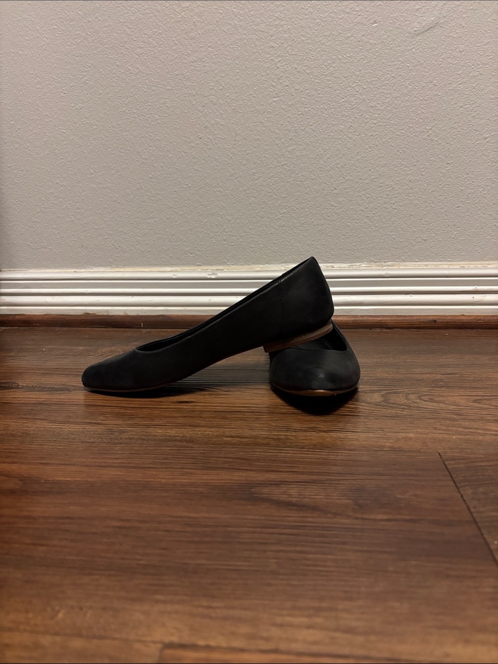 Crown Vintage Black Leather Women's Ballet Flats